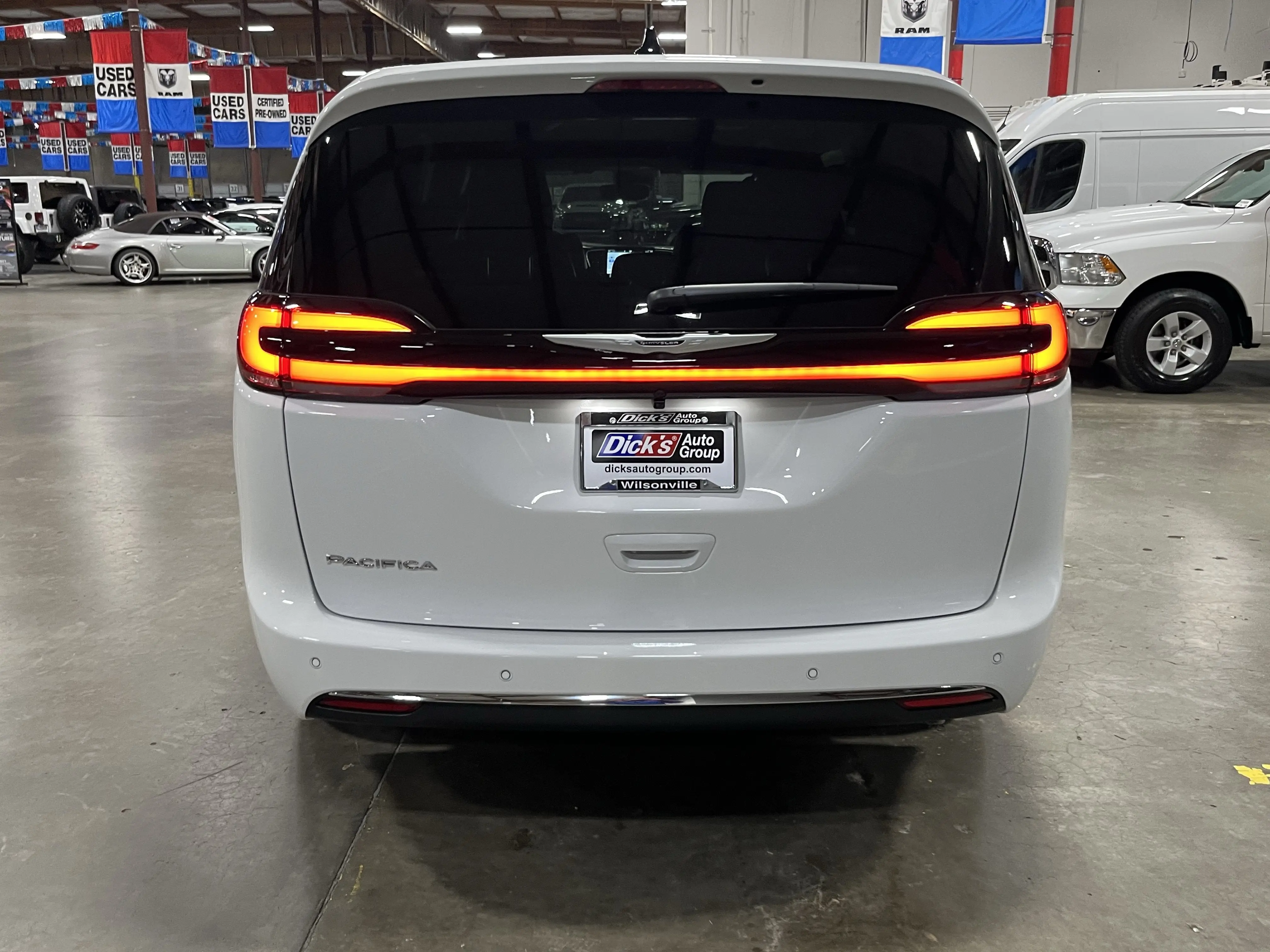 2026 Chrysler Pacifica Select photo 4