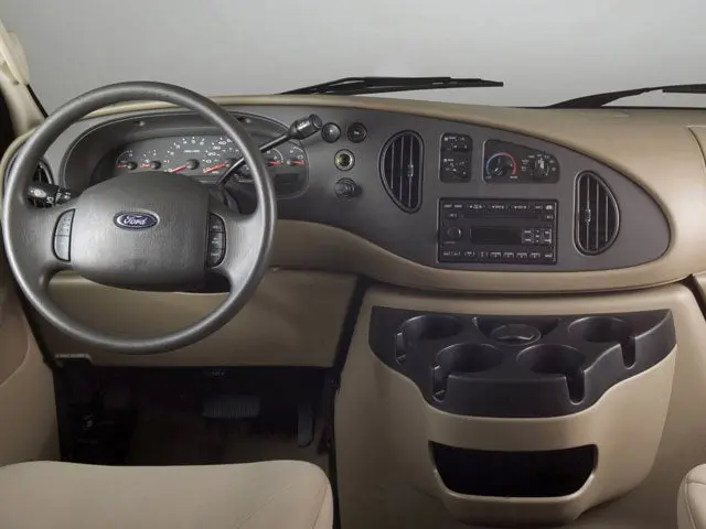 2008 Ford E-Series E-250 Van photo 4