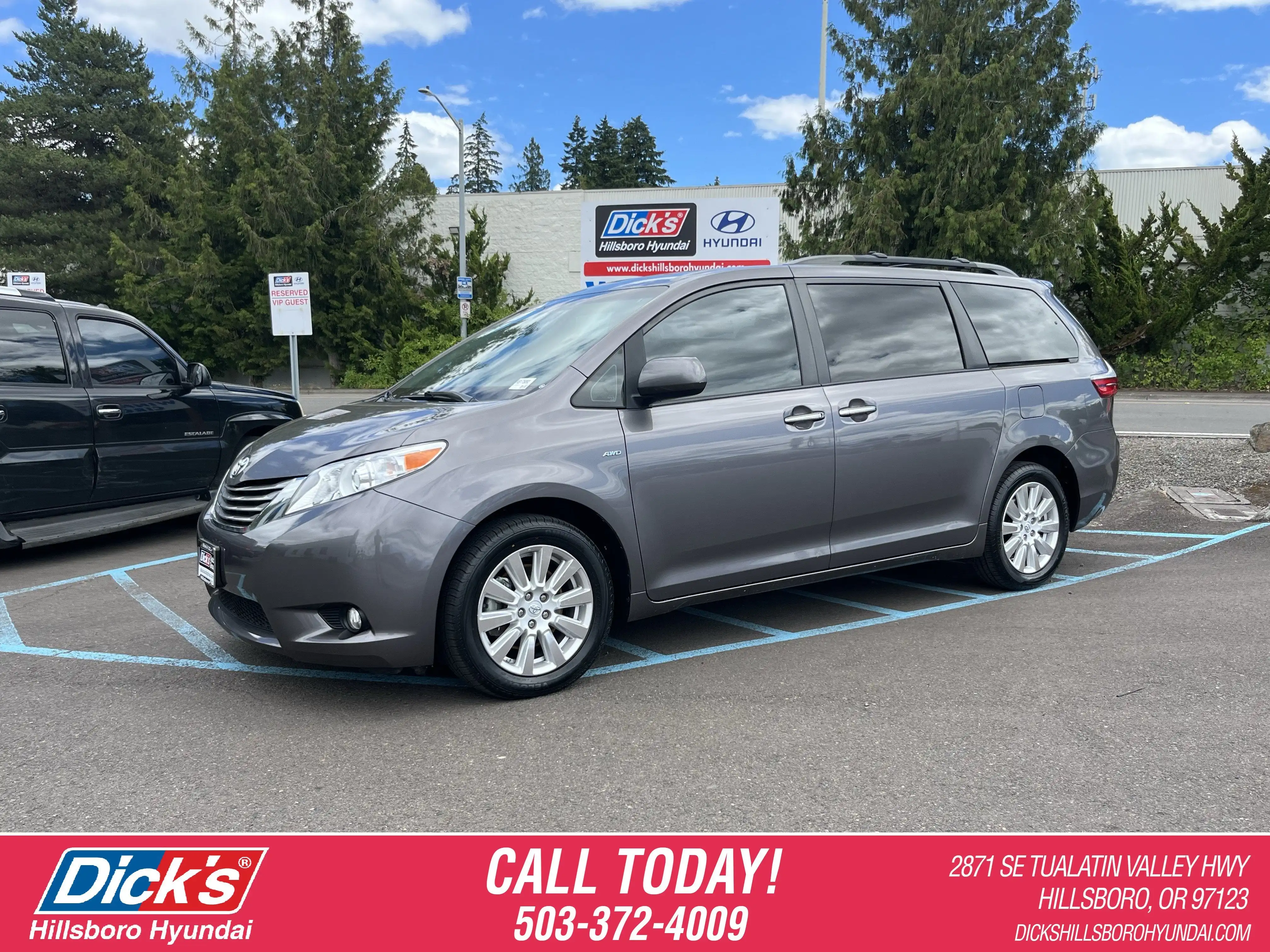 2017 Toyota Sienna XLE V6 AWD 7-Passenger's photo