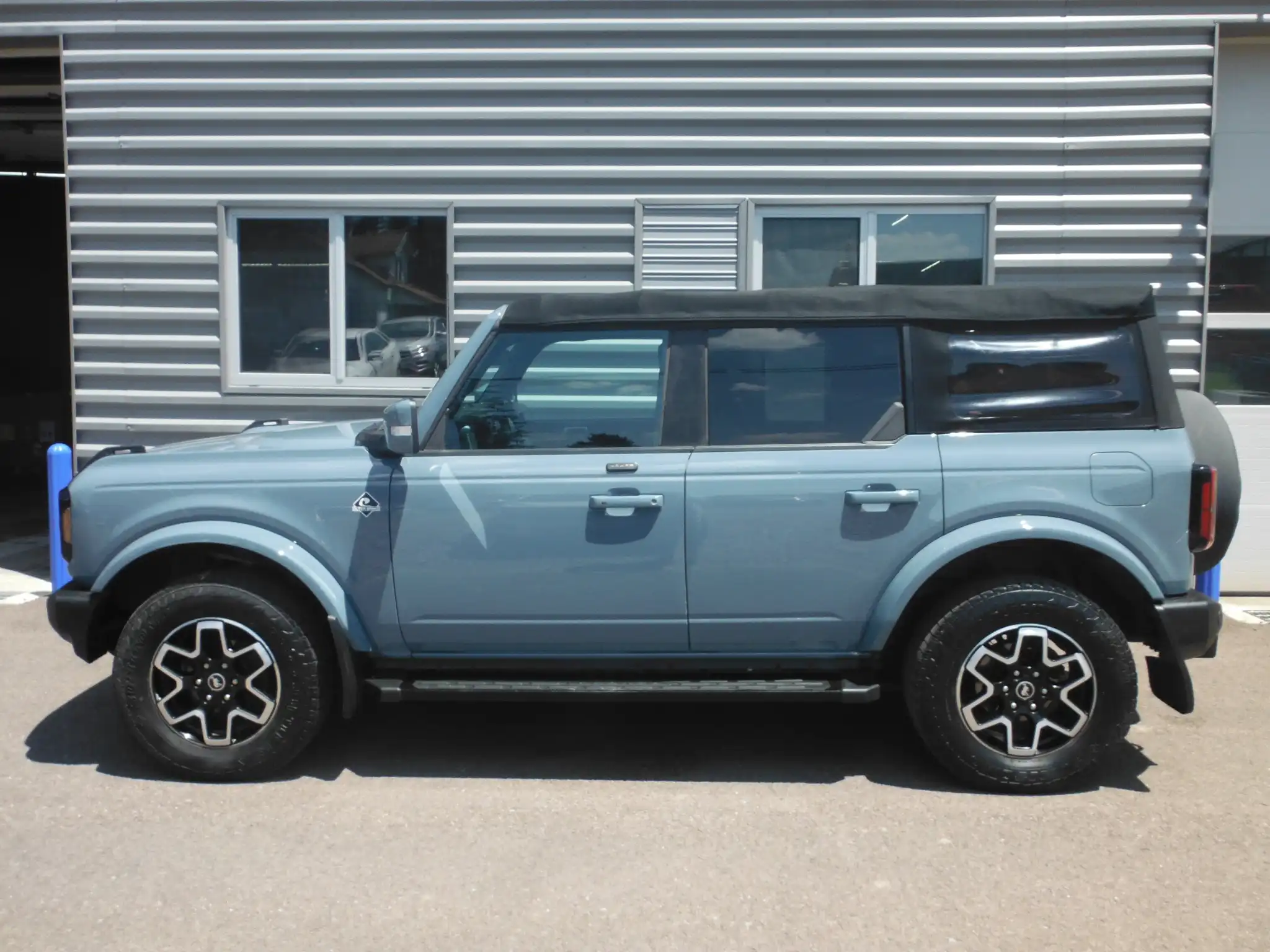 2021 Ford Bronco Outer Banks 4WD Advanced's photo