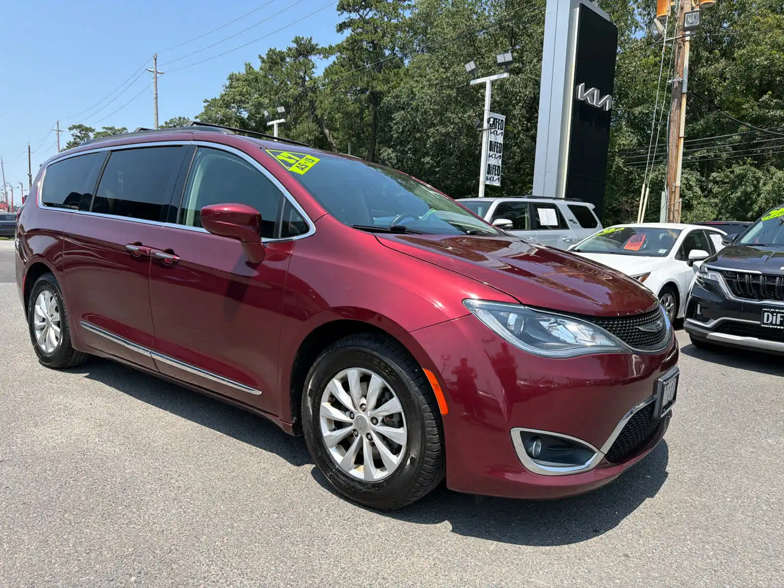 2017 Chrysler Pacifica Touring-L's photo