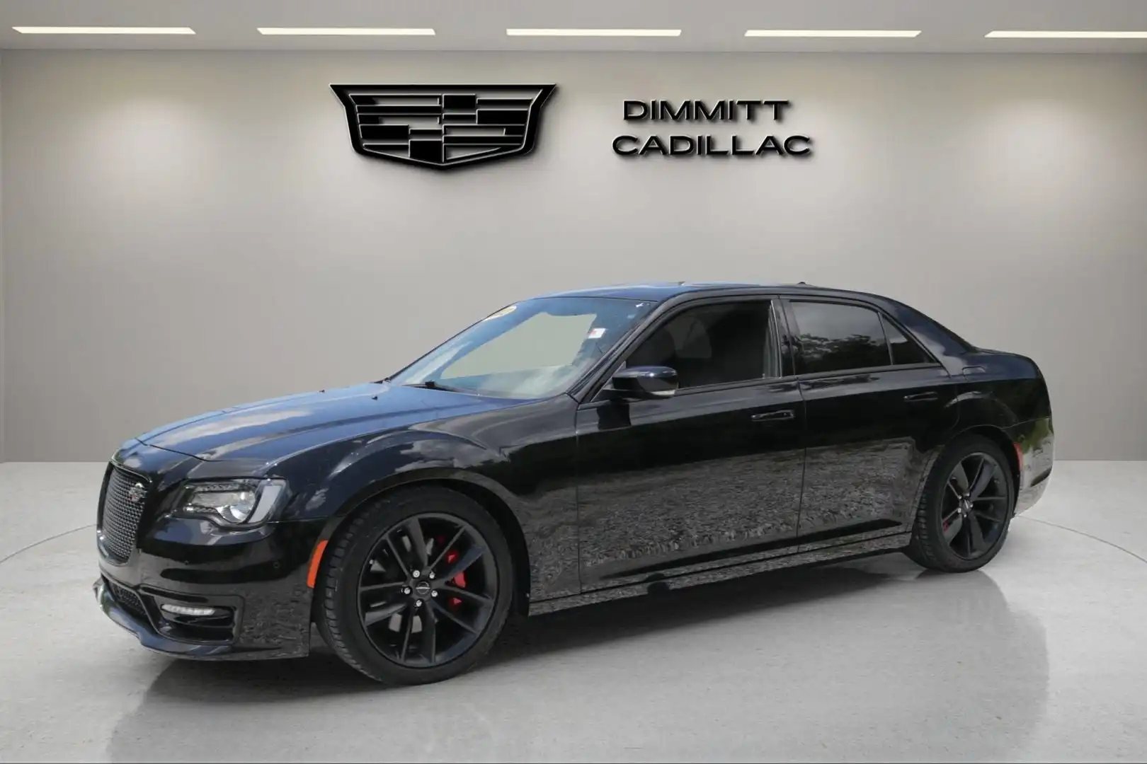 2023 Chrysler 300 C's photo