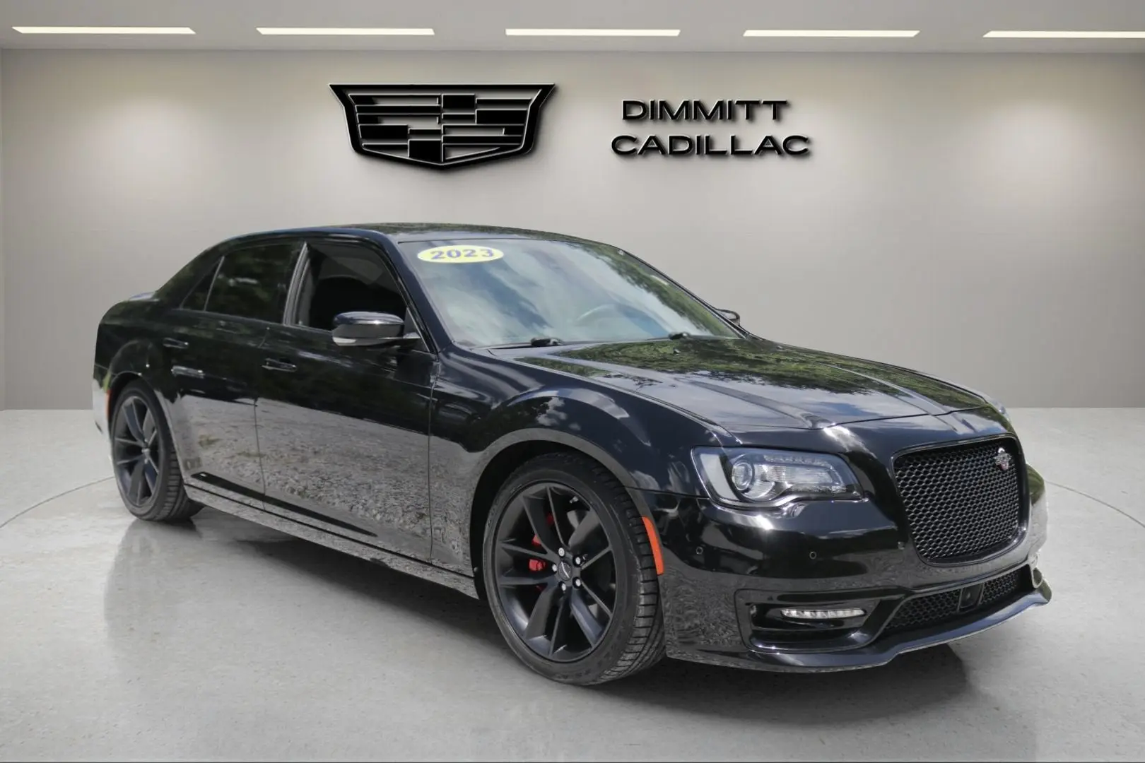 2023 Chrysler 300 C photo 3
