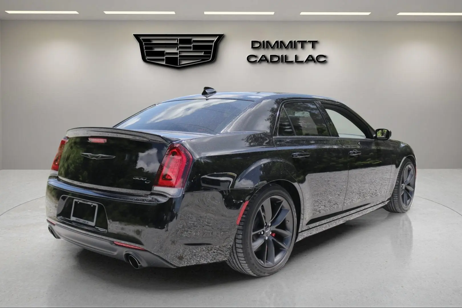 2023 Chrysler 300 C photo 5