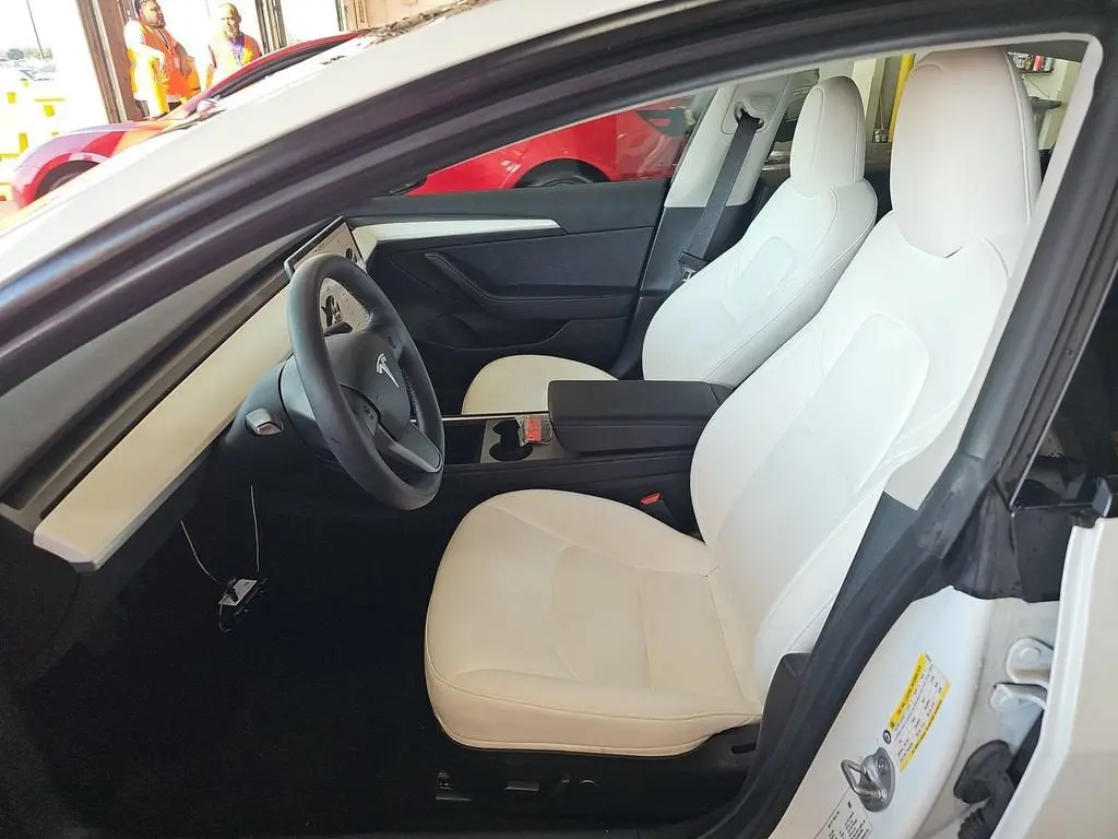 2023 Tesla Model 3 Base photo 3