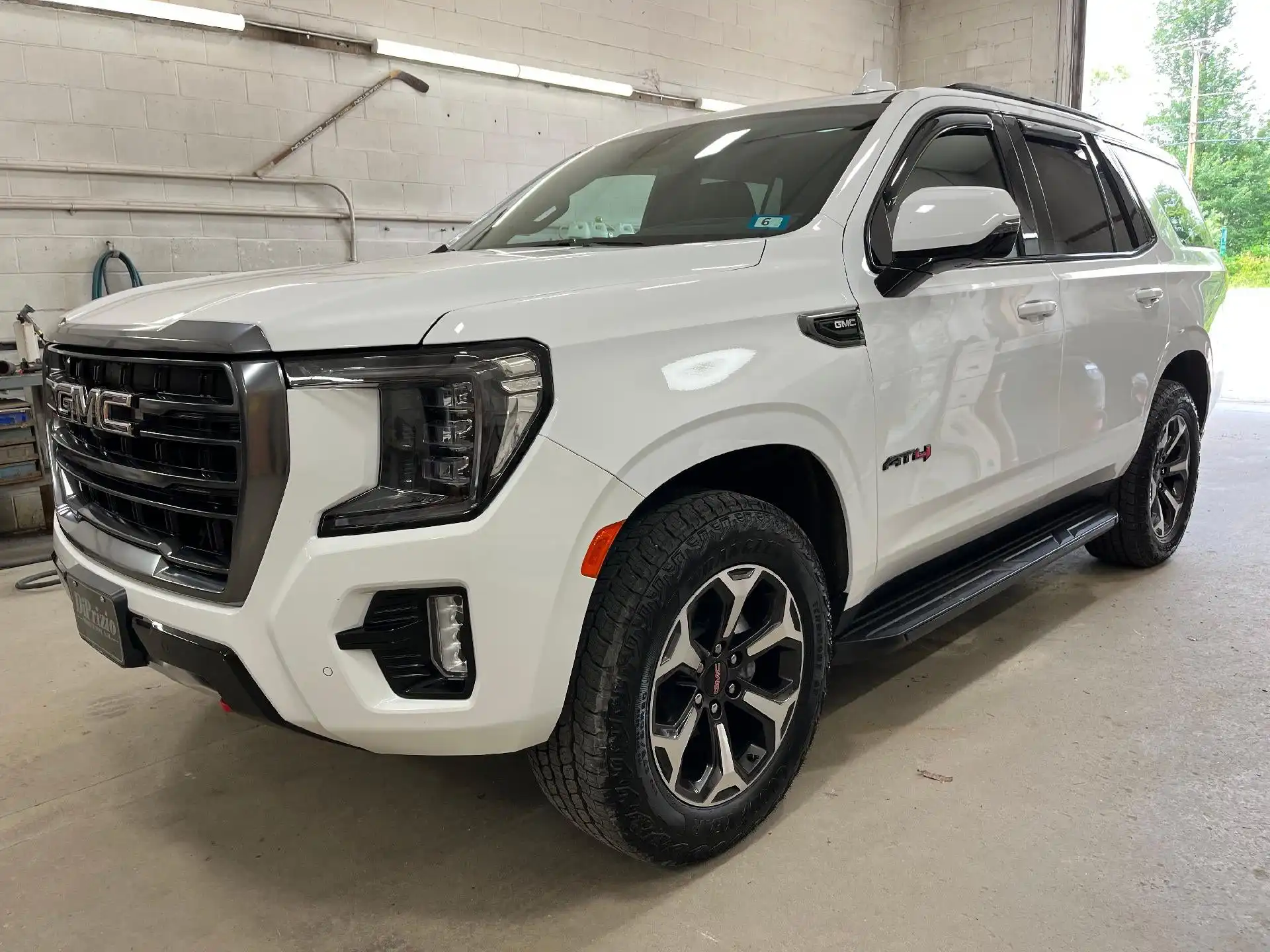2024 GMC Yukon 4WD AT4's photo