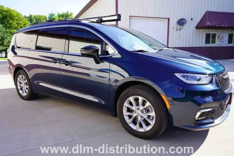 2025 Chrysler Pacifica Select AWD's photo