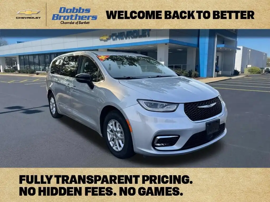2024 Chrysler Pacifica Touring L's photo