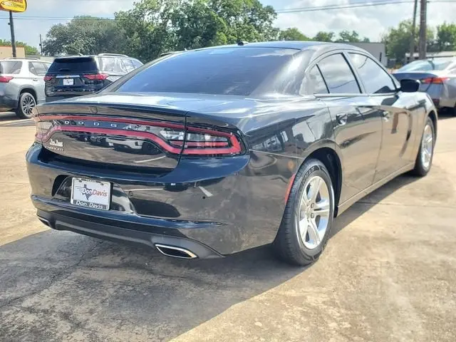 2019 Dodge Charger SXT photo 3