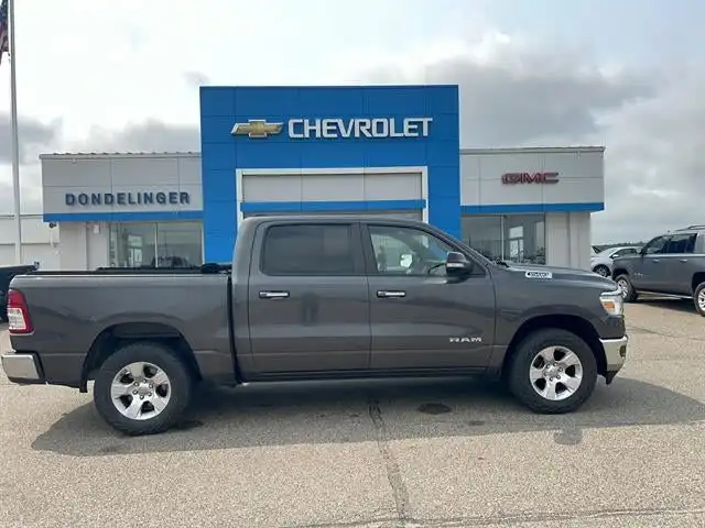 2019 RAM 1500 Big Horn/Lone Star 4x4 Crew Cab 5'7's photo