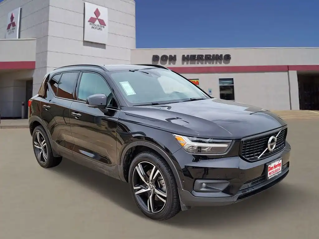 2022 Volvo XC40 T5 R-Design AWD's photo