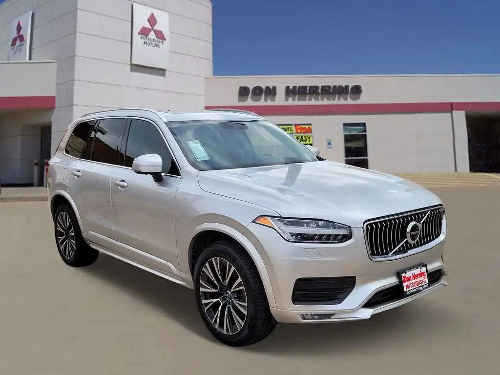 2022 Volvo XC90 T6 Momentum AWD's photo