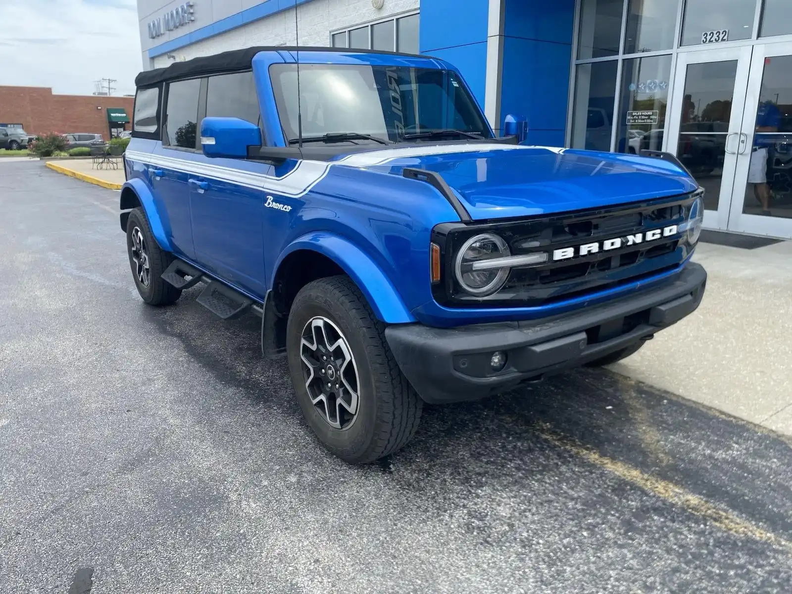 2022 Ford Bronco Outer Banks 4WD 4-door's photo