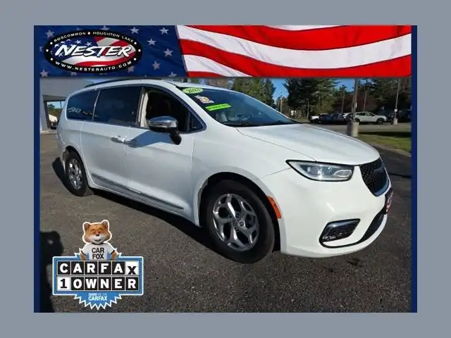 2023 Chrysler Pacifica Limited's photo