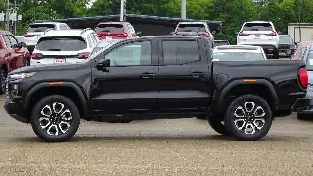 2026 GMC Canyon 4WD AT4 Crew Cab Short Box's photo