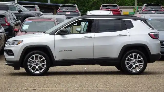 2025 Jeep Compass Limited 4X4's photo