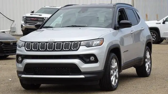 2025 Jeep Compass Limited 4X4 photo 3