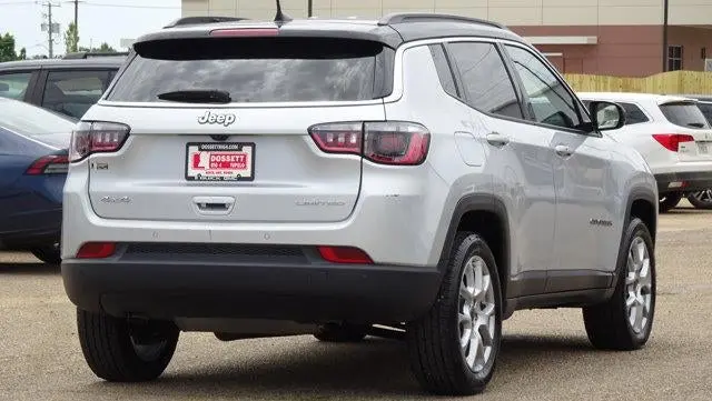2025 Jeep Compass Limited 4X4 photo 4