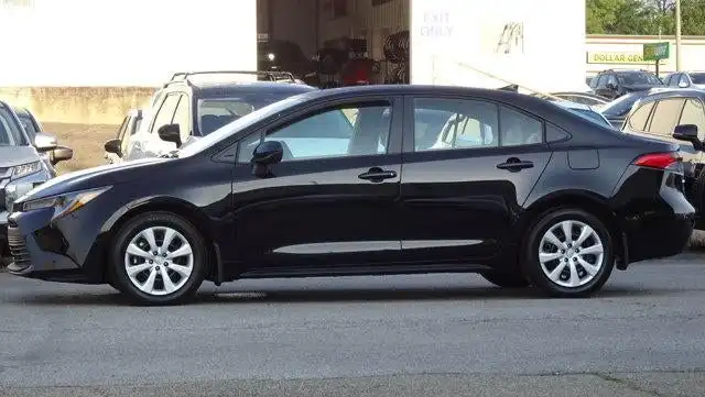 2025 Toyota Corolla LE CVT's photo