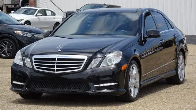 2013 Mercedes-Benz E-Class E350 Luxury photo 3