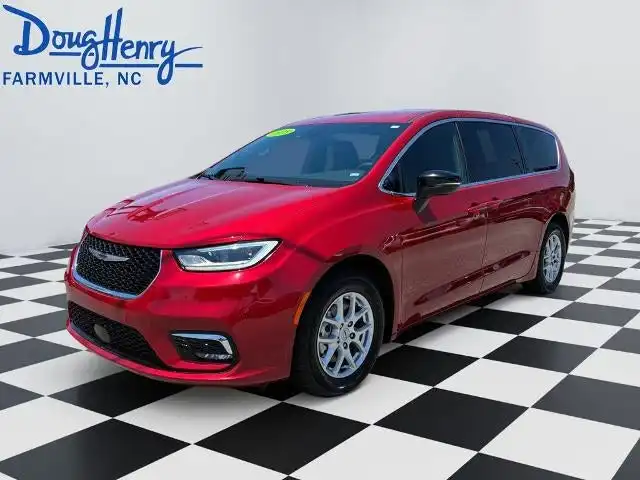 2025 Chrysler Pacifica Select's photo