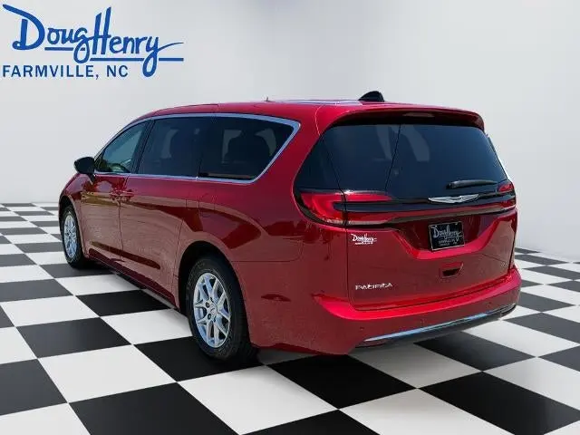 2025 Chrysler Pacifica Select photo 3