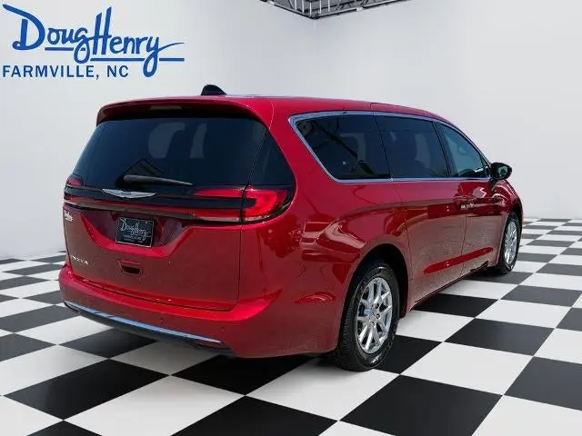 2025 Chrysler Pacifica Select photo 5