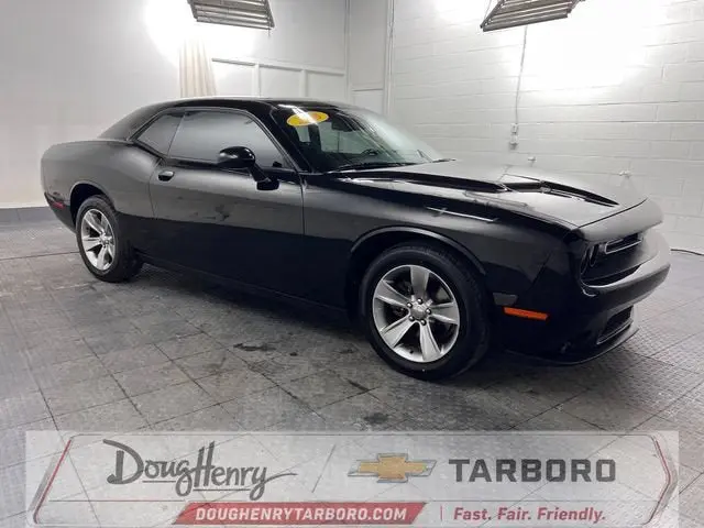 2016 Dodge Challenger SXT photo 4