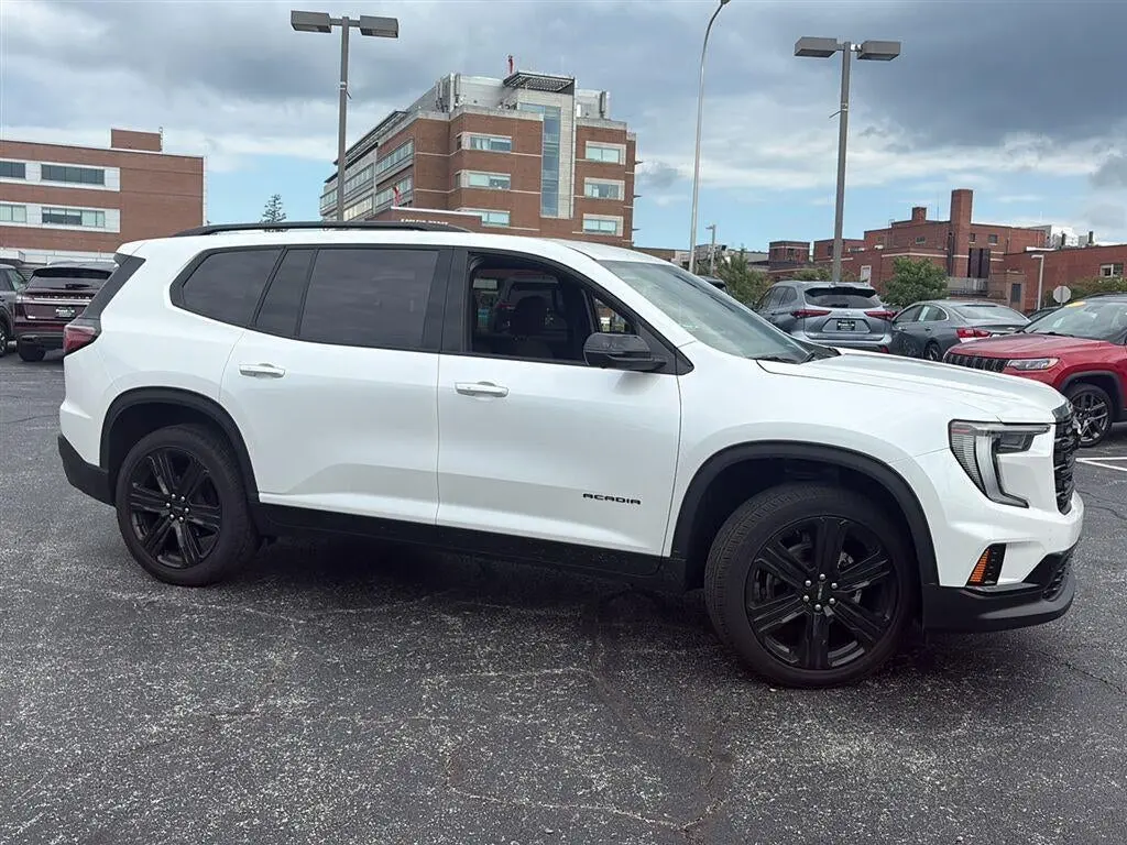 2025 GMC Acadia Elevation AWD photo 3