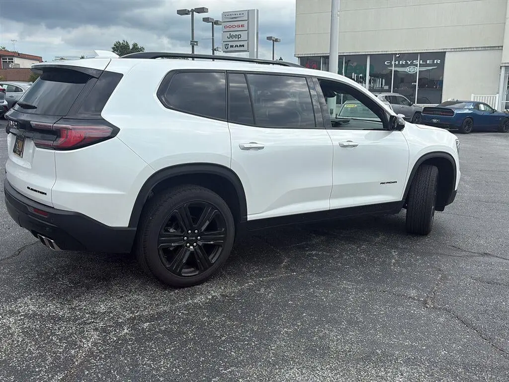 2025 GMC Acadia Elevation AWD photo 4