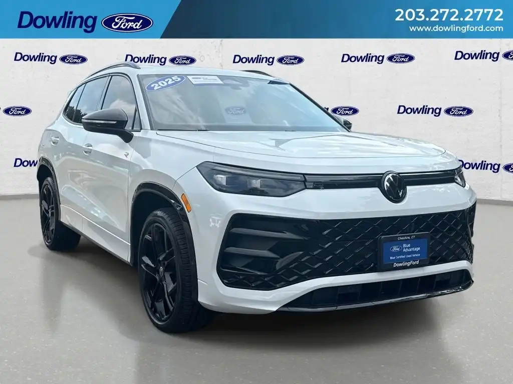 2025 Volkswagen Tiguan 2.0T SE R-Line Black 4Motion's photo