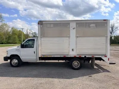 2013 Ford E-Series E-450SD photo 2