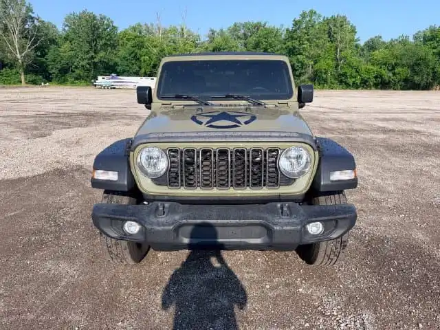 2025 Jeep Wrangler Sport's photo