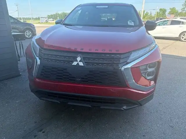 2025 Mitsubishi Eclipse Cross LE S-AWC's photo