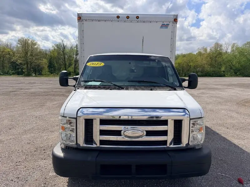 2013 Ford E-Series E-450SD photo 1
