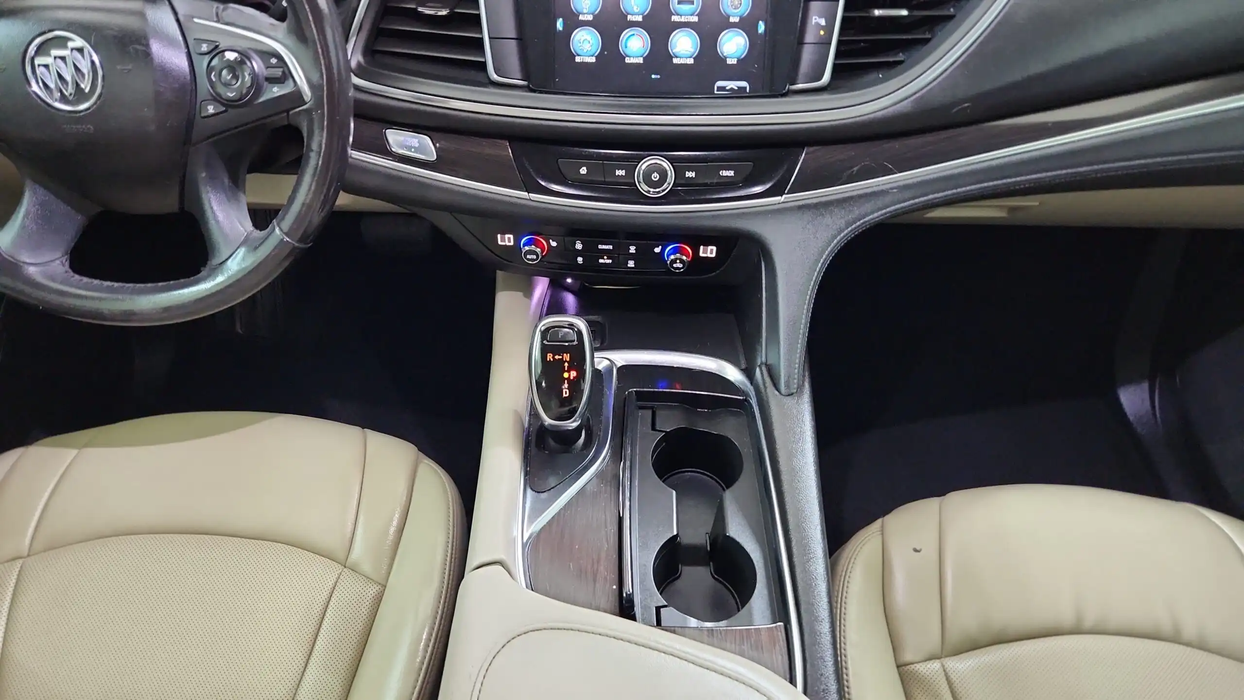 2018 Buick Enclave Essence's photo