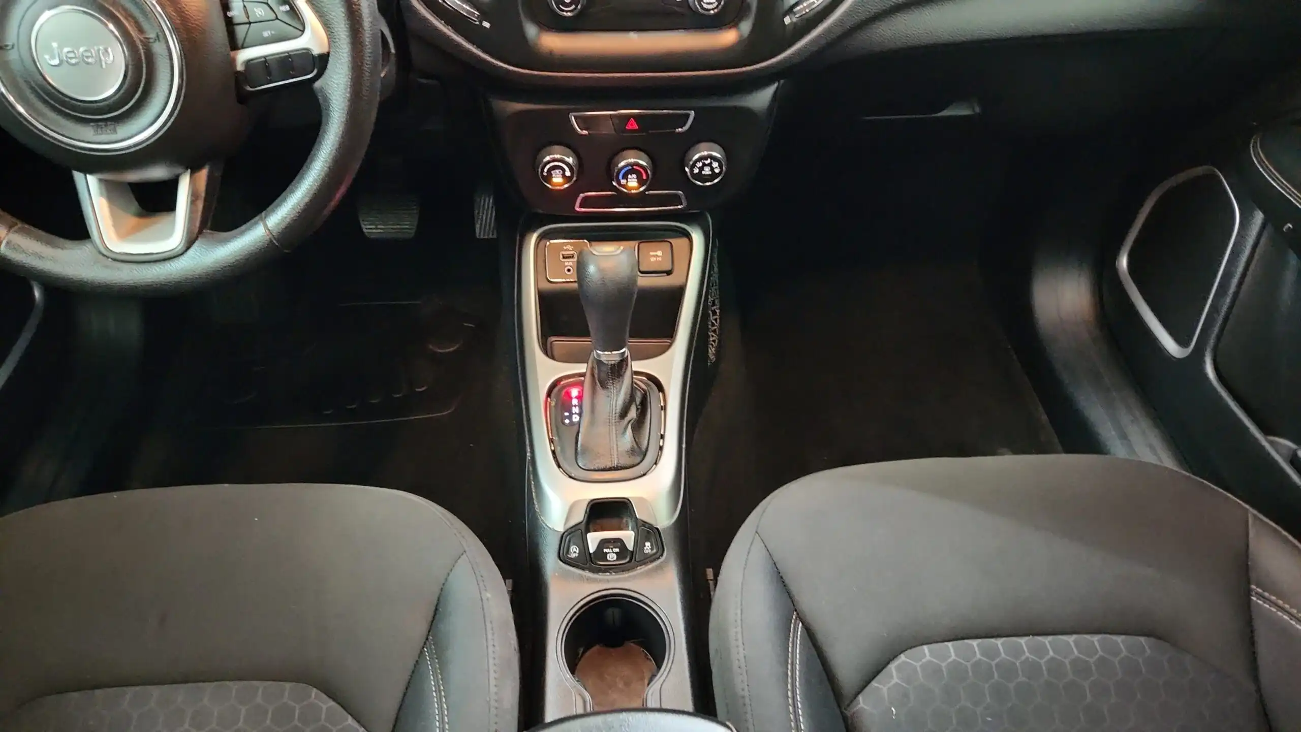 2017 Jeep Compass Sport's photo