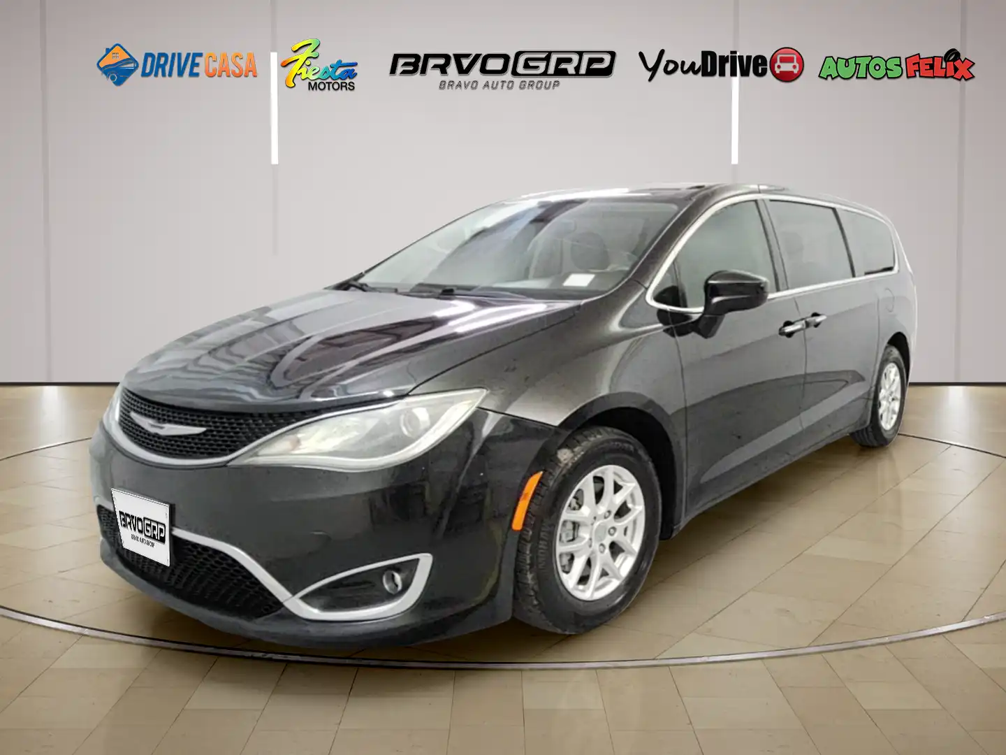 2017 Chrysler Pacifica Touring Plus's photo