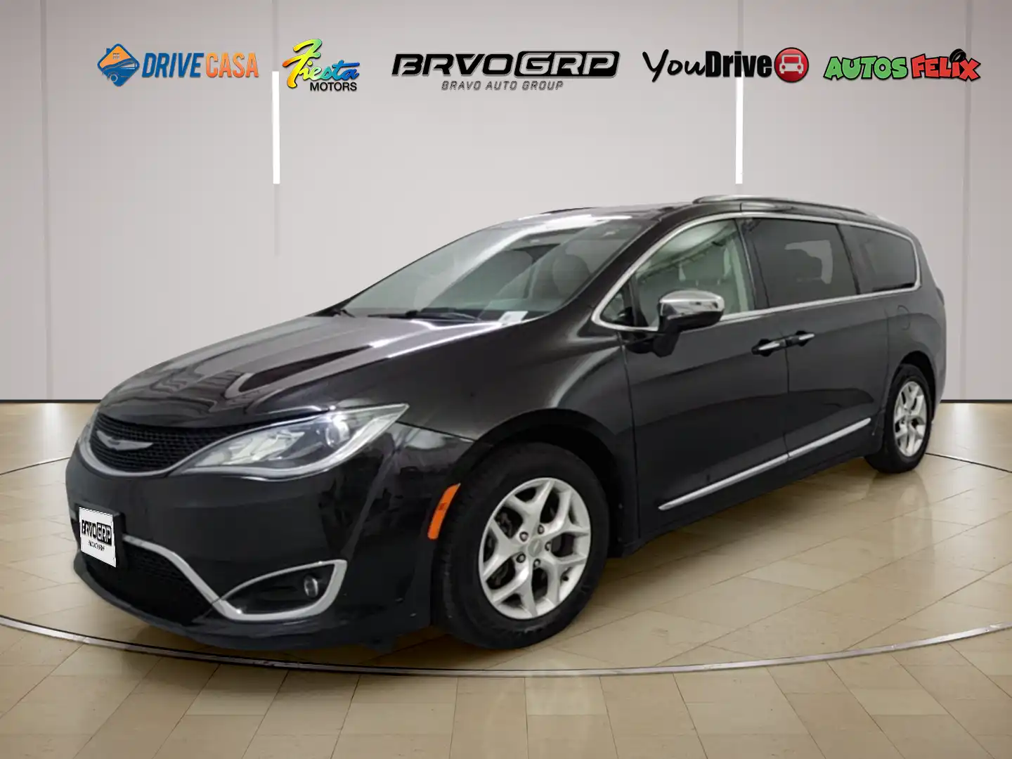 2020 Chrysler Pacifica Limited's photo