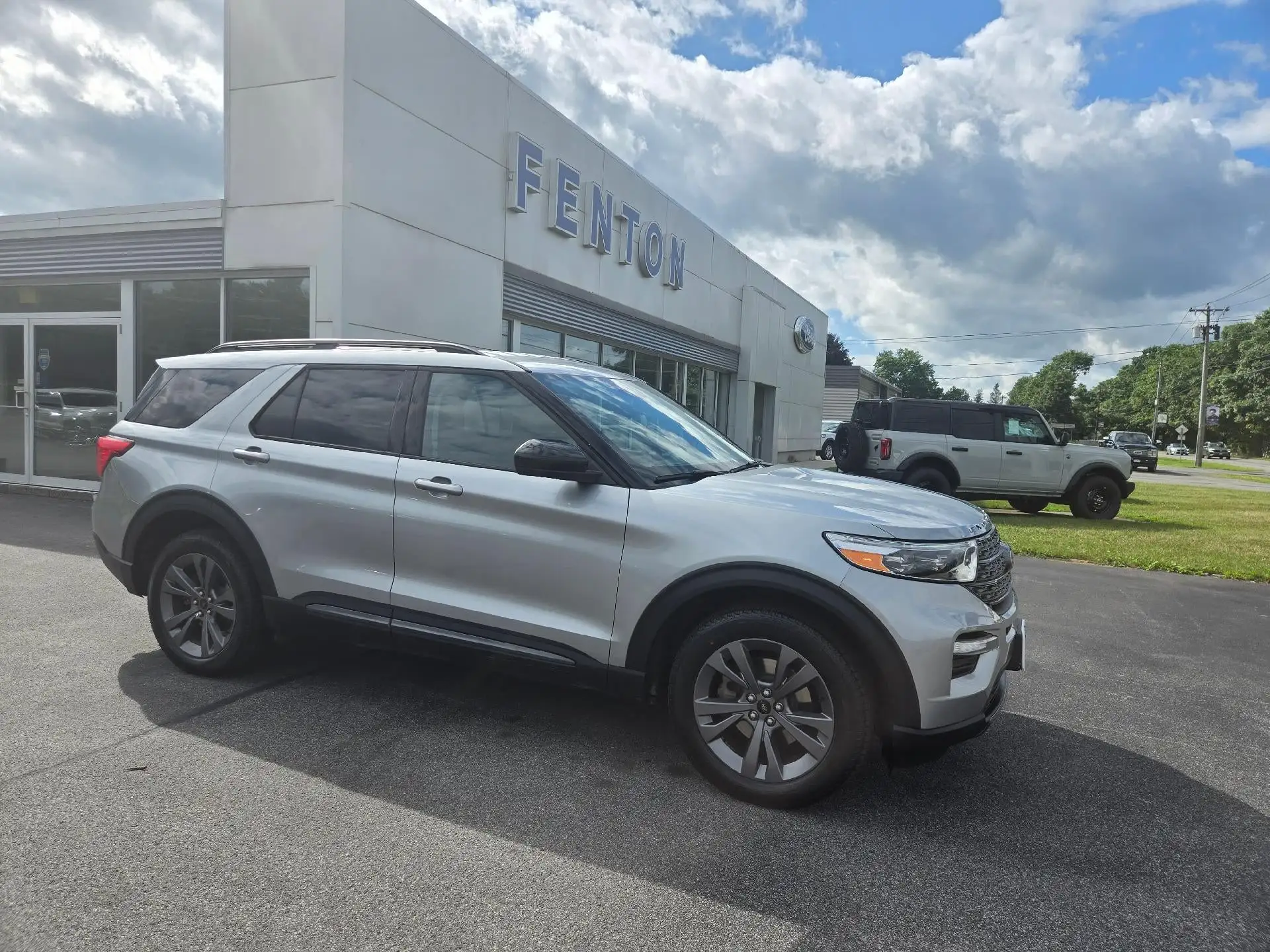 2023 Ford Explorer XLT 4WD's photo