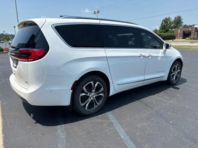 2021 Chrysler Pacifica Pinnacle photo 5