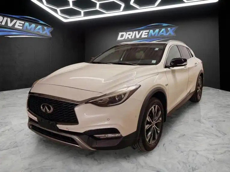 2018 INFINITI QX30 Premium AWD's photo