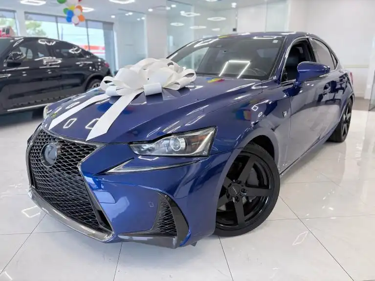 2017 Lexus IS 350 200t's photo