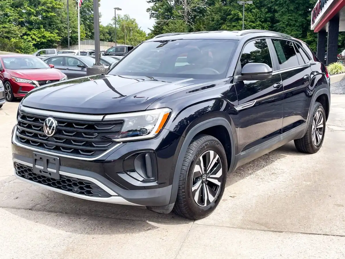 2024 Volkswagen Atlas Cross Sport 2.0T SE 4MOTION's photo