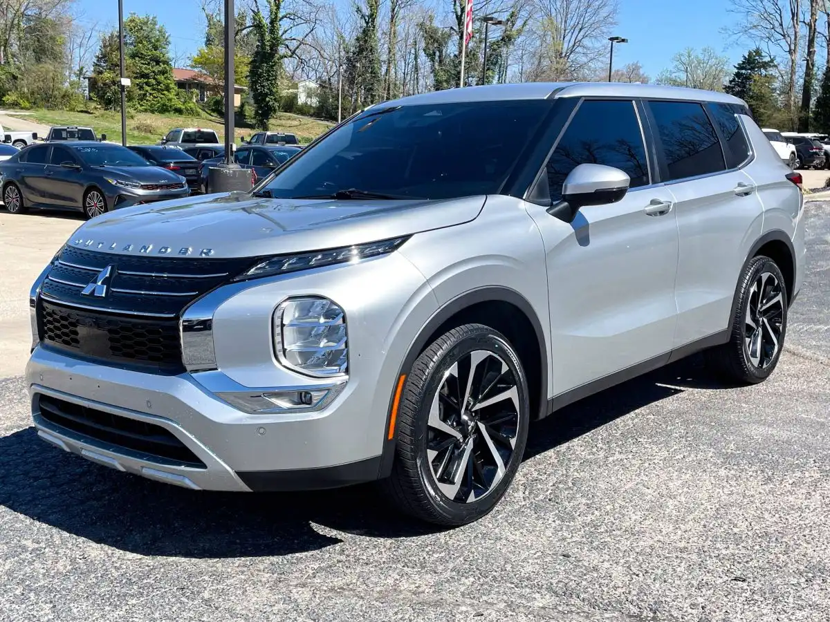 2022 Mitsubishi Outlander SE FWD's photo