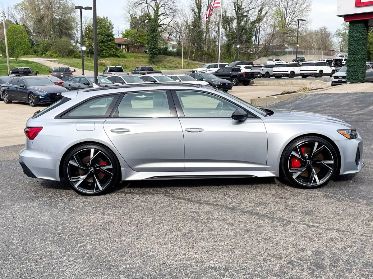 2021 Audi RS 6 Avant Base photo 4