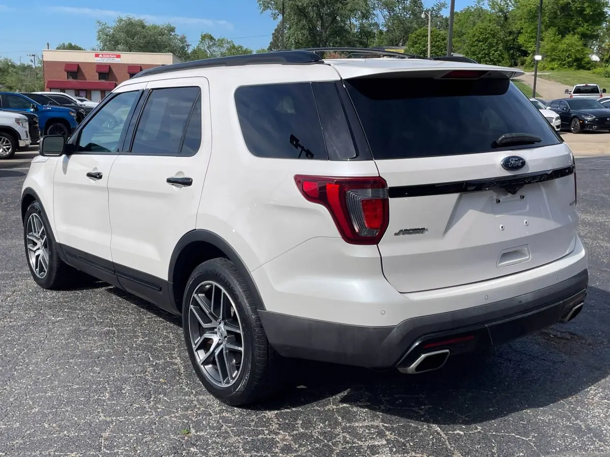 2017 Ford Explorer Sport 4WD photo 5