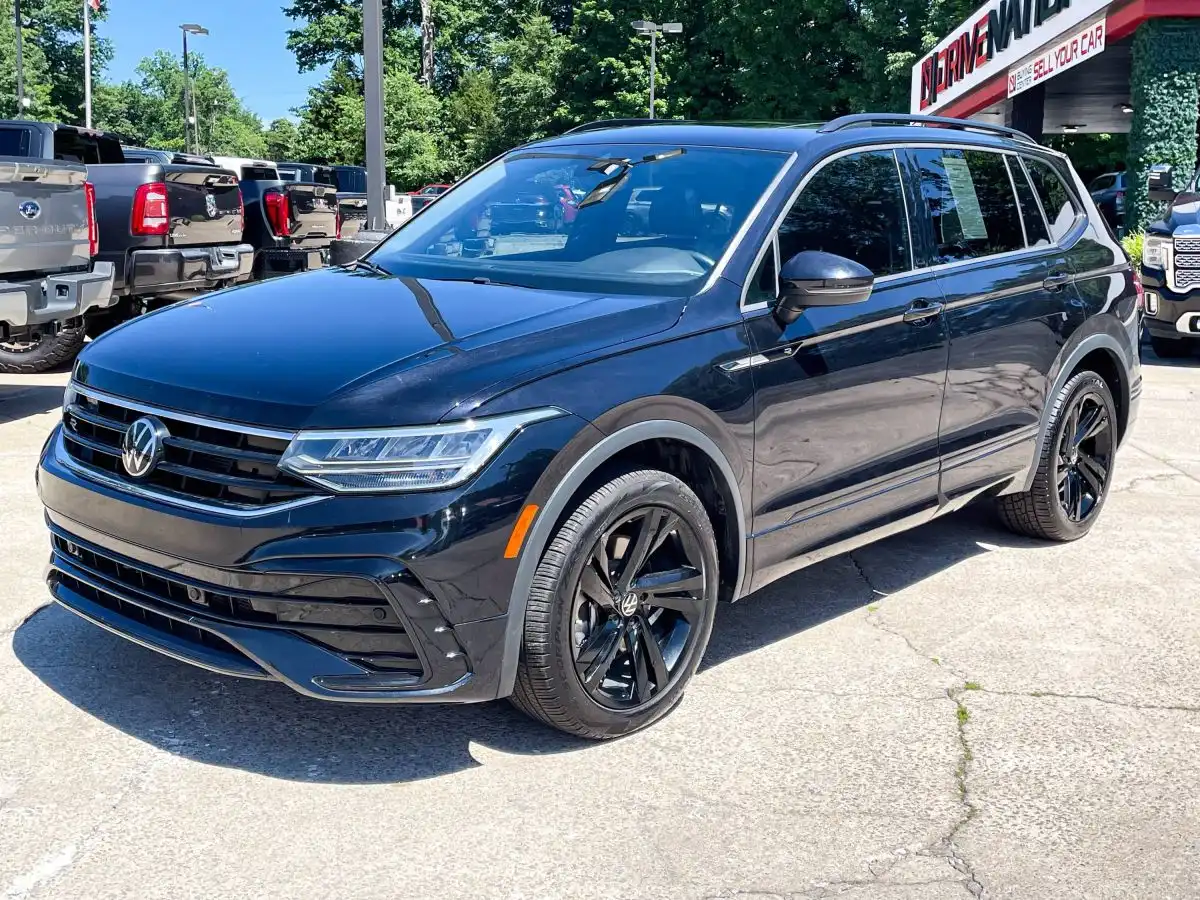 2024 Volkswagen Tiguan 2.0T SE R-Line Black's photo