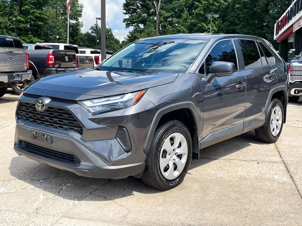 2023 Toyota RAV4 LE FWD's photo