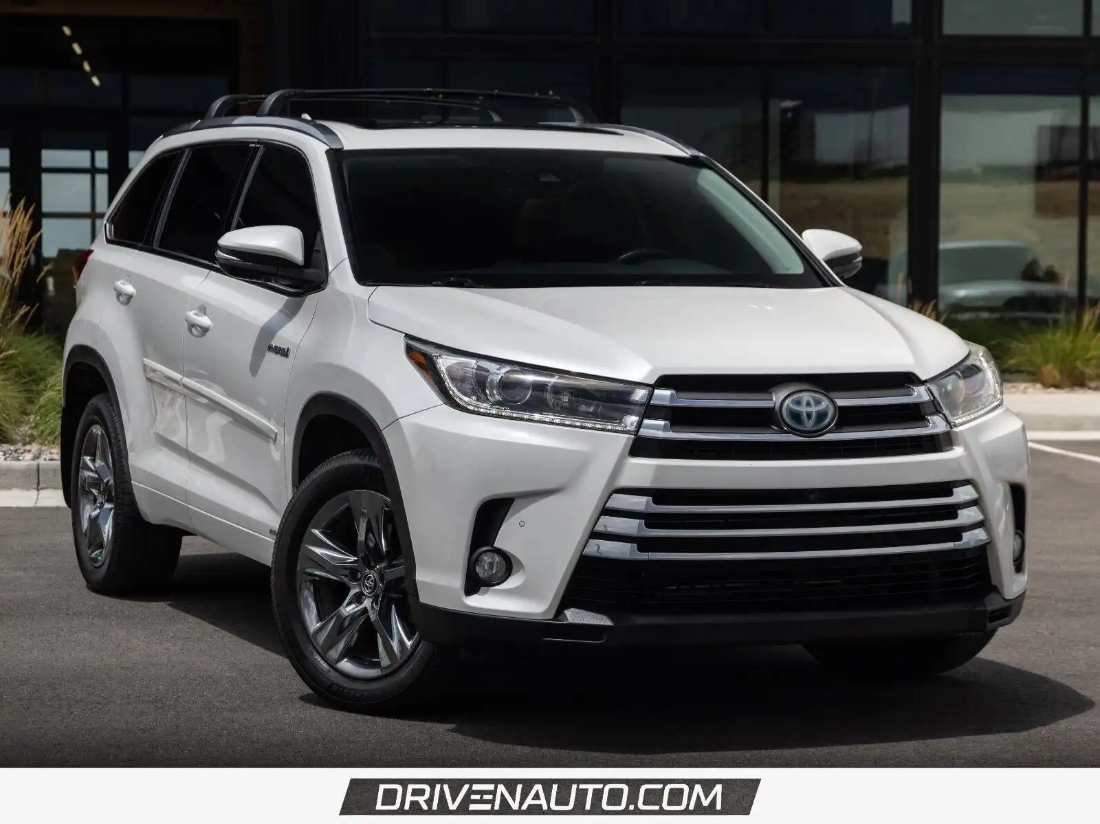 2017 Toyota Highlander Limited Platinum Hybrid 4x4's photo